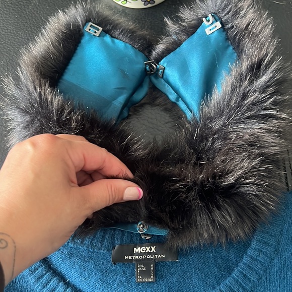 Vintage Mexx 3/4 length sleeve Angora sweater with removable faux fur collar. - Picture 7 of 8